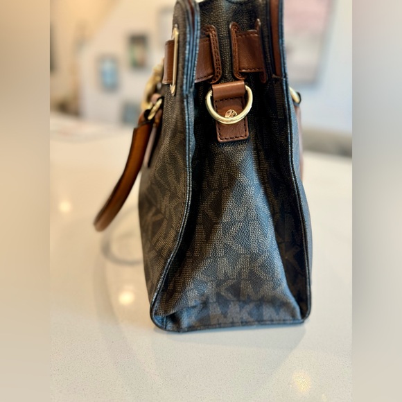 Michael Kors Hamilton Gold lock bag - Picture 8 of 16